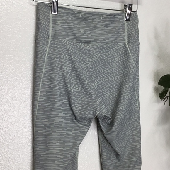 GymShark Grey Striped Workout Leggings - Picture 7 of 7